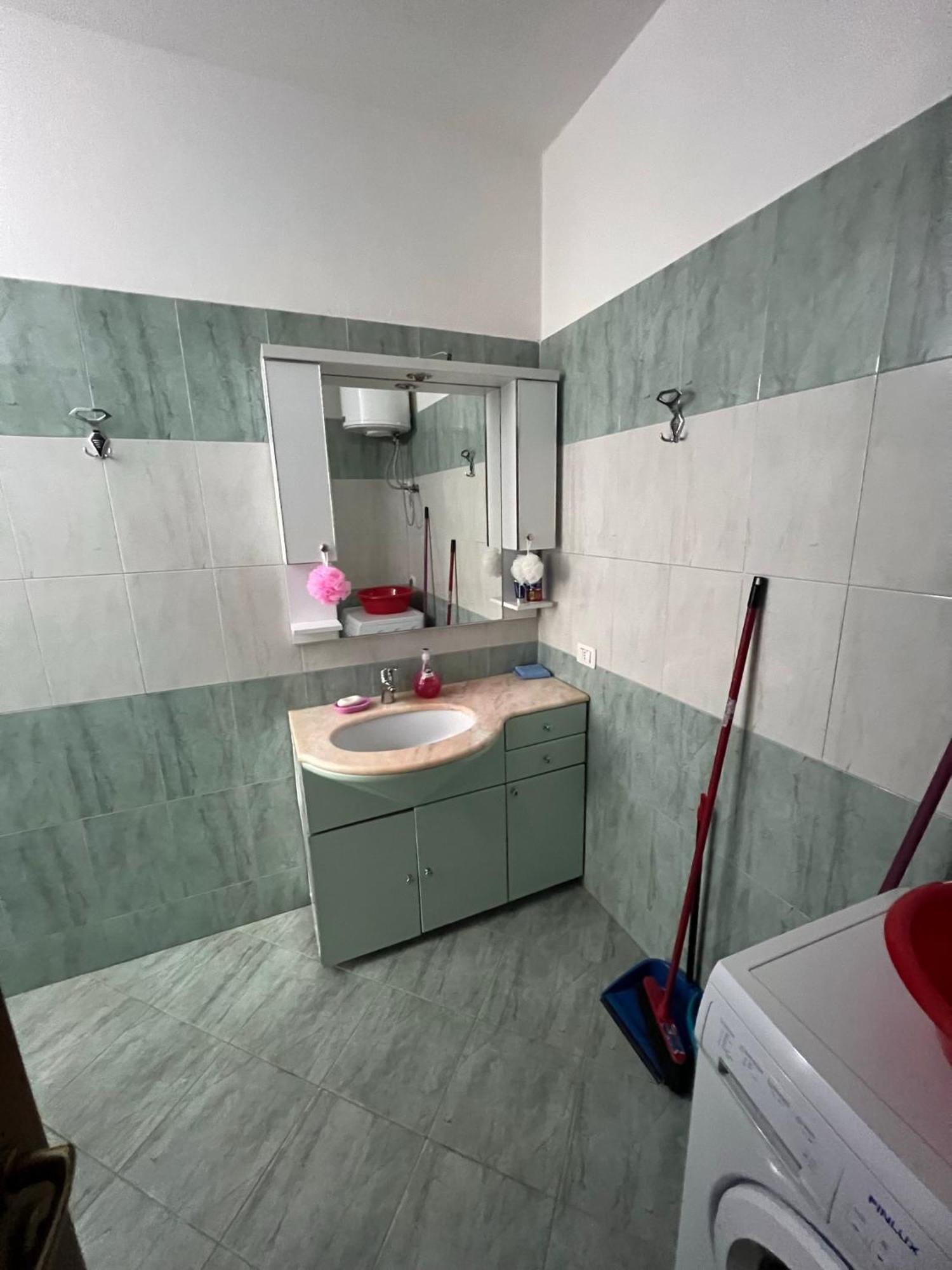 Vivi La Tua Vacanza Con L'Appartamento 1 Di Ervin! Enjoy Your Holiday With Ervin'S Apartment 1! Vlorë Exterior foto