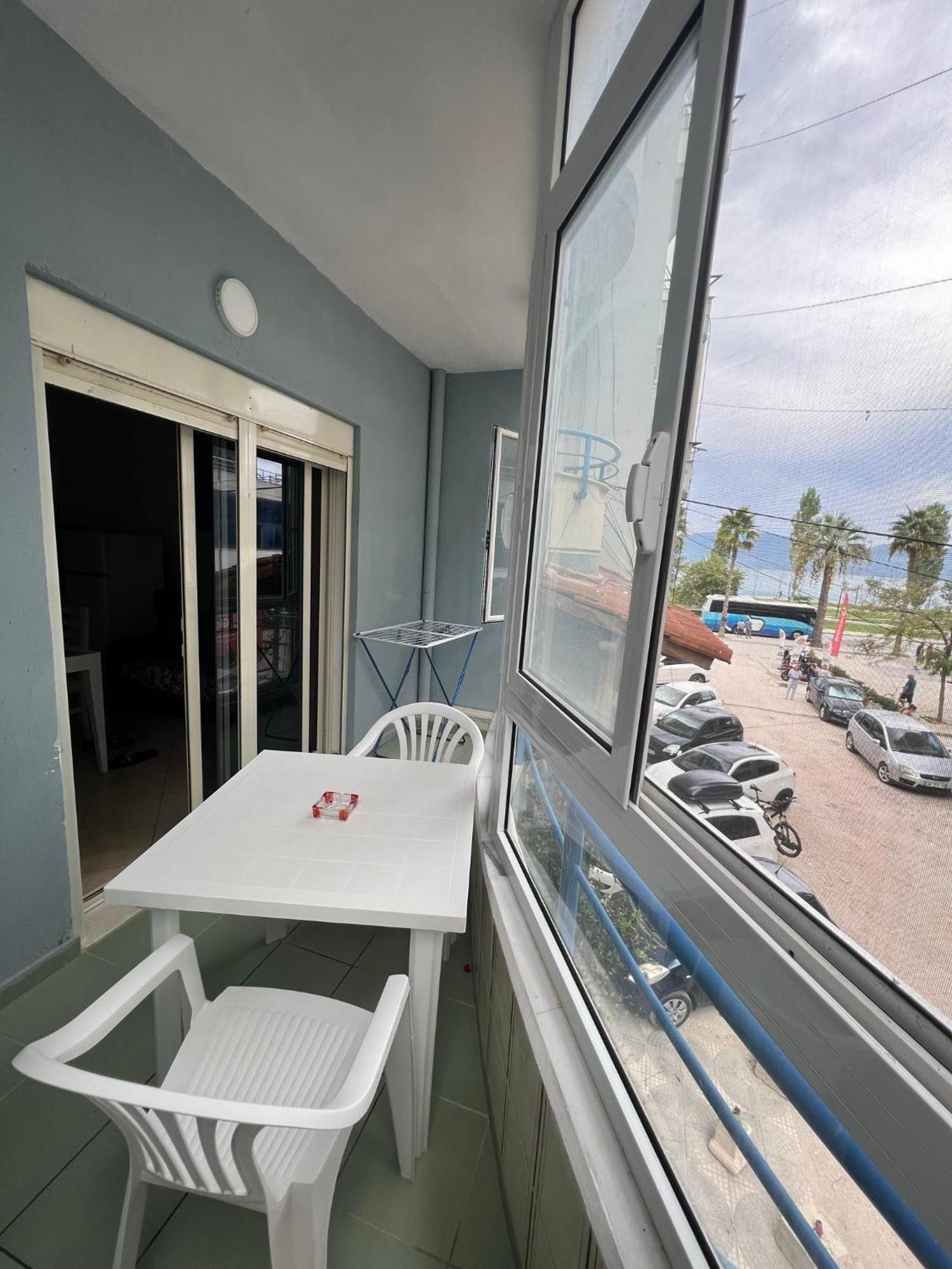Vivi La Tua Vacanza Con L'Appartamento 1 Di Ervin! Enjoy Your Holiday With Ervin'S Apartment 1! Vlorë Exterior foto